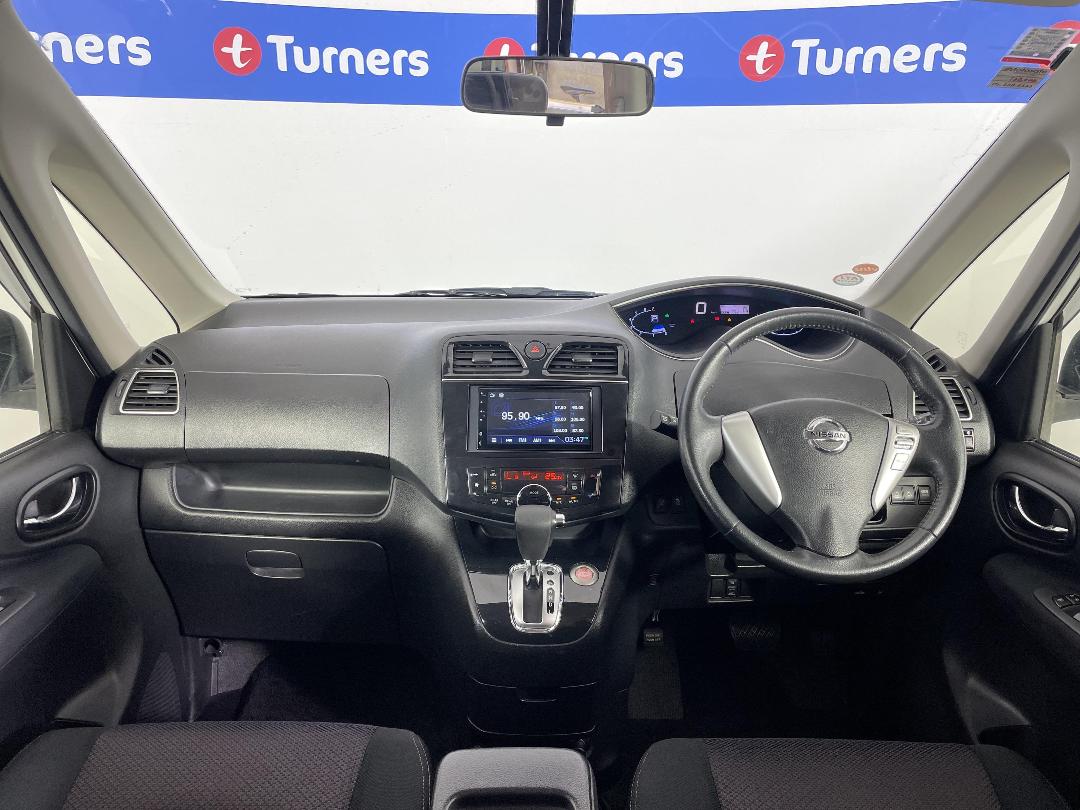 Photo '17' of Nissan Serena Photo '17' of Nissan Serena