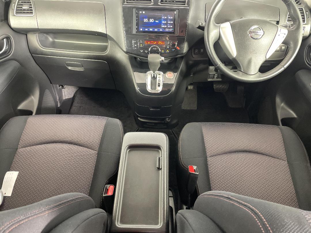 Photo '18' of Nissan Serena Photo '18' of Nissan Serena