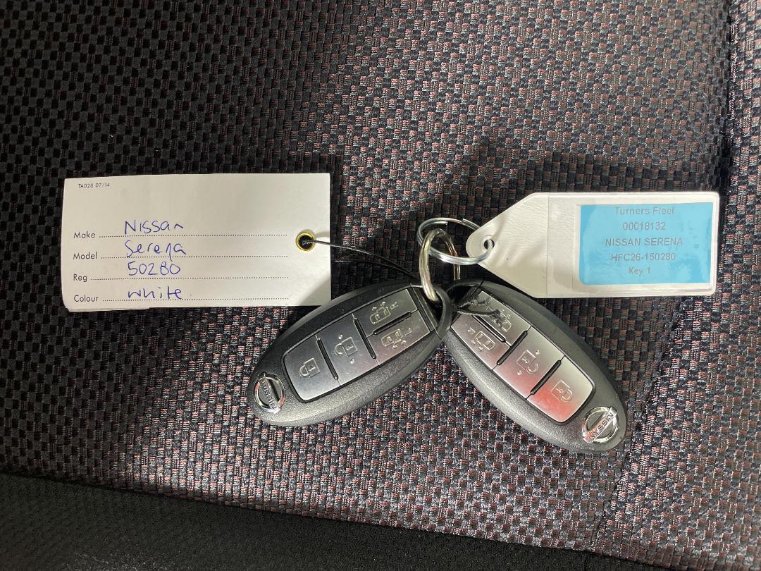 Photo '21' of Nissan Serena Photo '21' of Nissan Serena