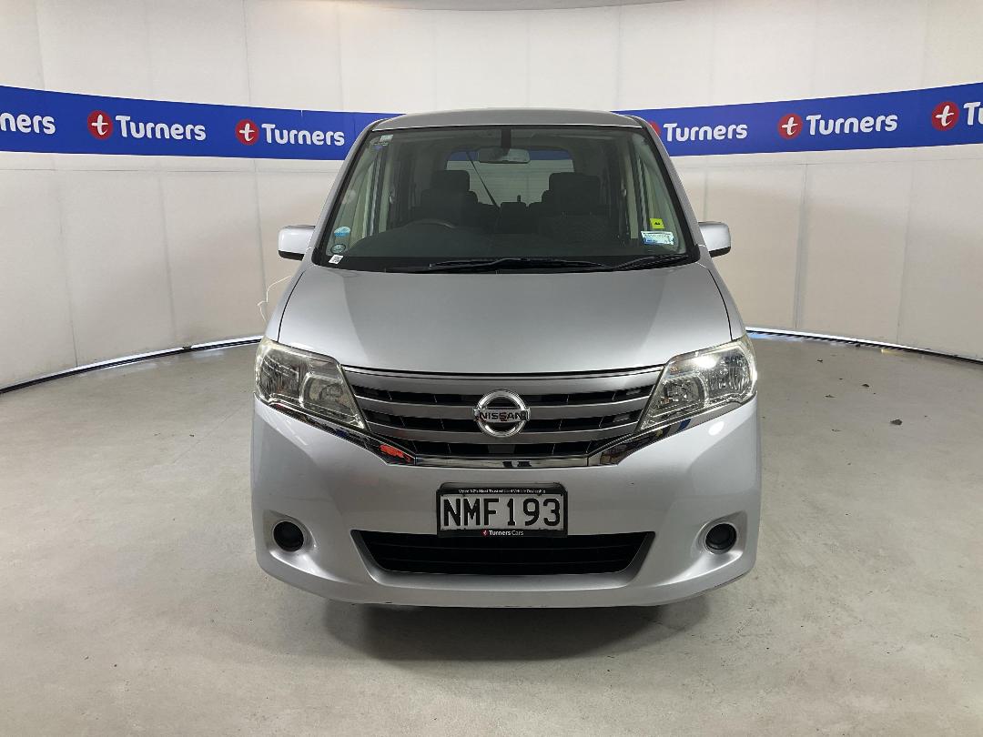 Photo '2' of Nissan Serena Photo '2' of Nissan Serena