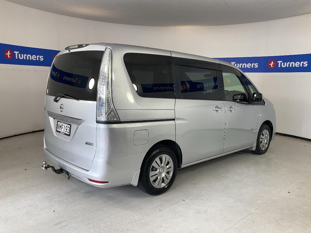 Photo '7' of Nissan Serena Photo '7' of Nissan Serena