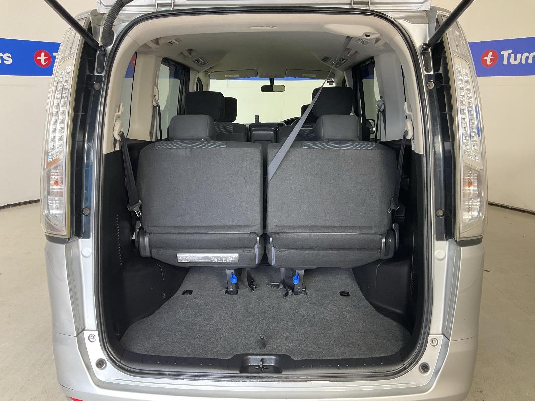 Photo '14' of Nissan Serena Photo '14' of Nissan Serena