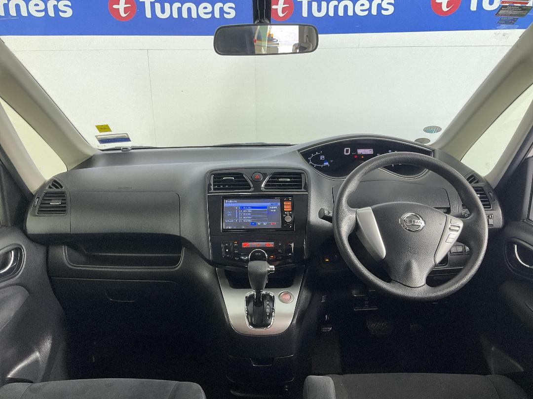 Photo '17' of Nissan Serena Photo '17' of Nissan Serena