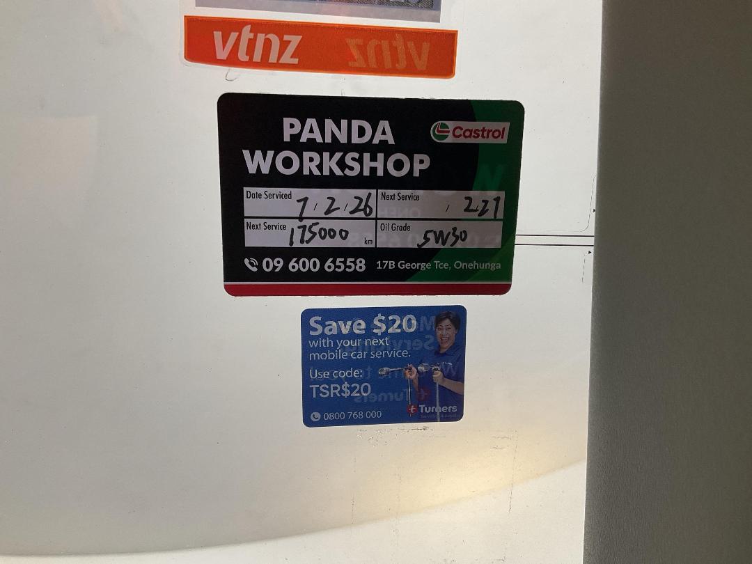 Photo '23' of Nissan Serena Photo '23' of Nissan Serena