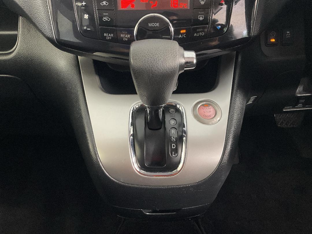 Photo '18' of Nissan Serena Photo '18' of Nissan Serena