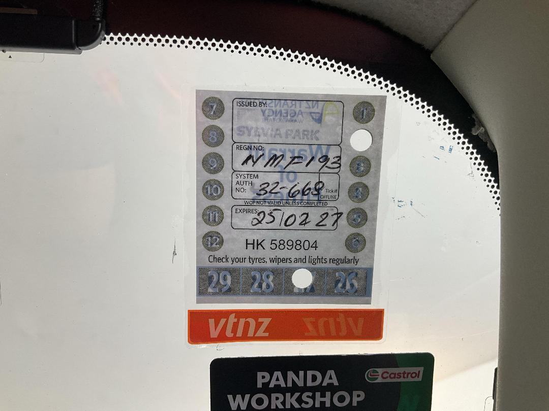 Photo '24' of Nissan Serena Photo '24' of Nissan Serena