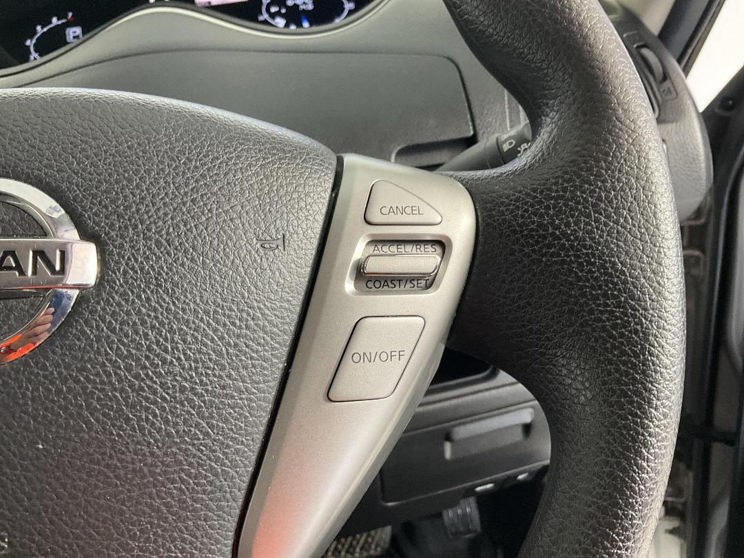 Photo '26' of Nissan Serena Photo '26' of Nissan Serena