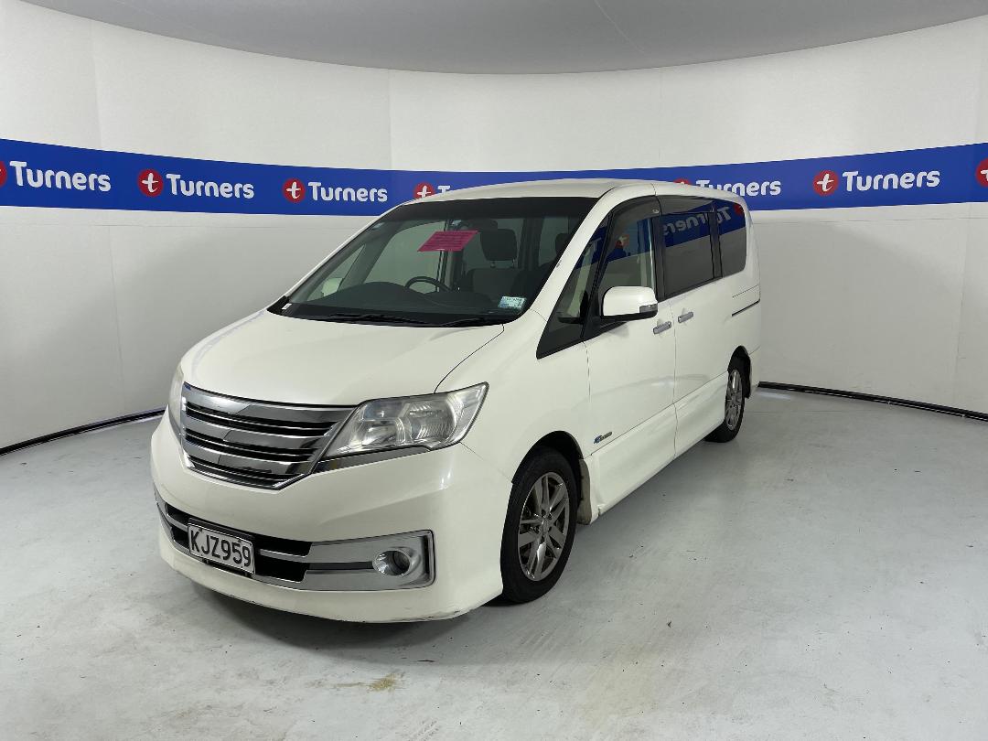 Photo '4' of Nissan Serena Photo '4' of Nissan Serena