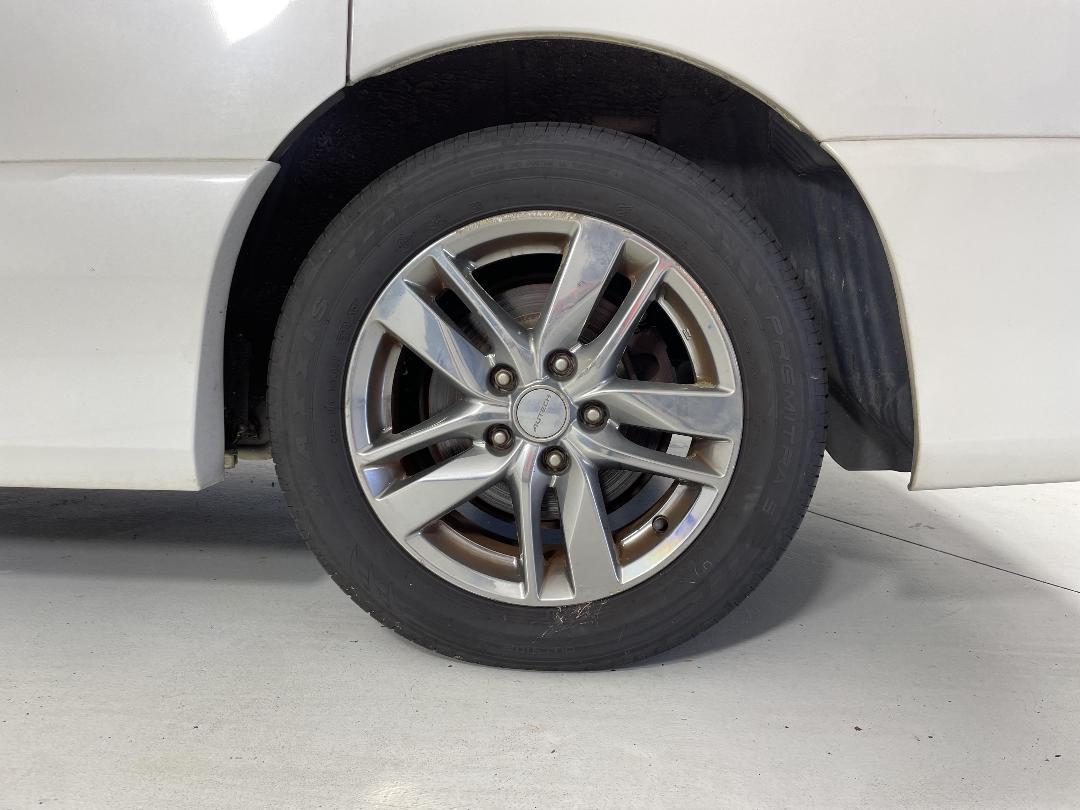 Photo '11' of Nissan Serena Photo '11' of Nissan Serena