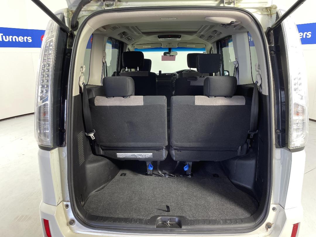 Photo '14' of Nissan Serena Photo '14' of Nissan Serena