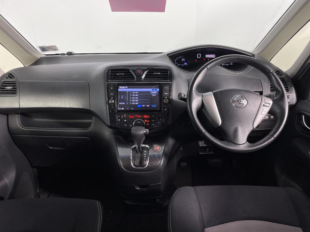 Photo '18' of Nissan Serena Photo '18' of Nissan Serena
