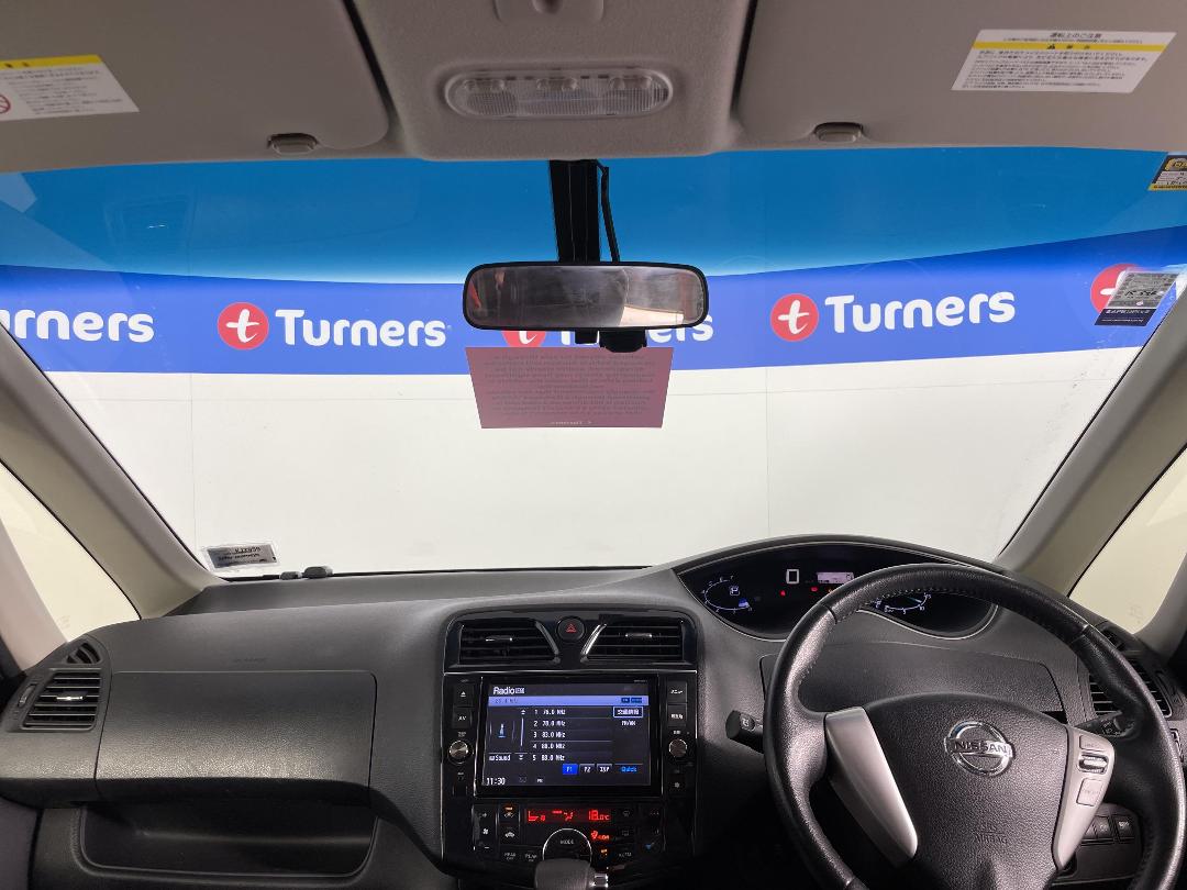 Photo '17' of Nissan Serena Photo '17' of Nissan Serena