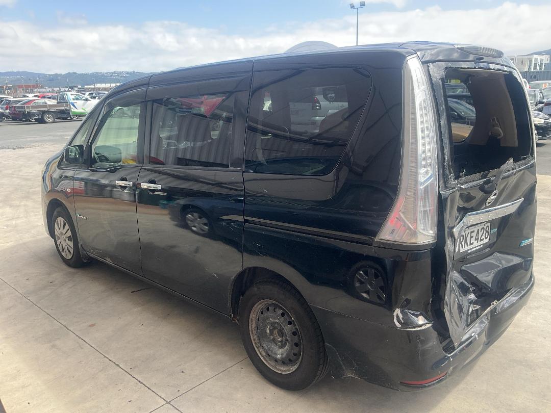 Photo '4' of Nissan Serena