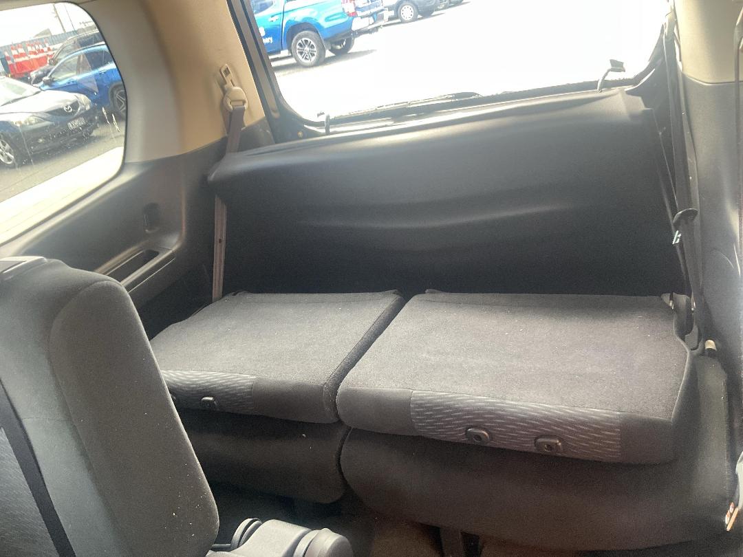 Photo '11' of Nissan Serena