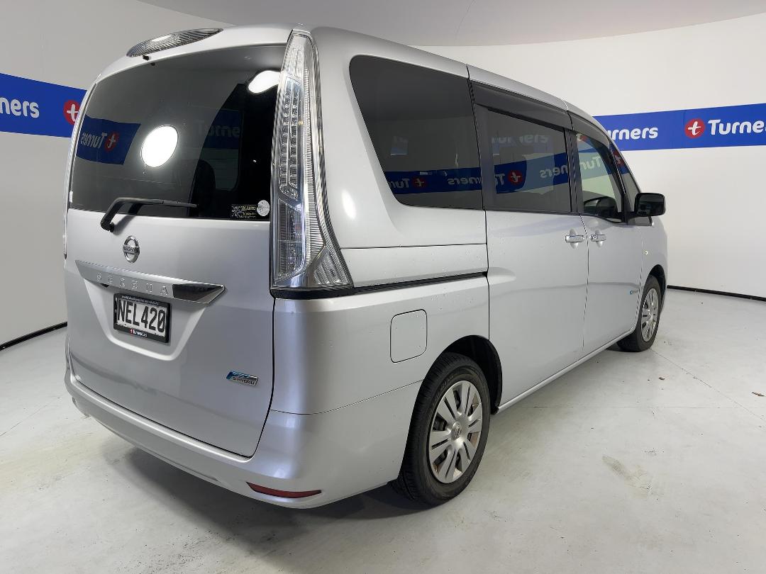 Photo '7' of Nissan Serena Photo '7' of Nissan Serena