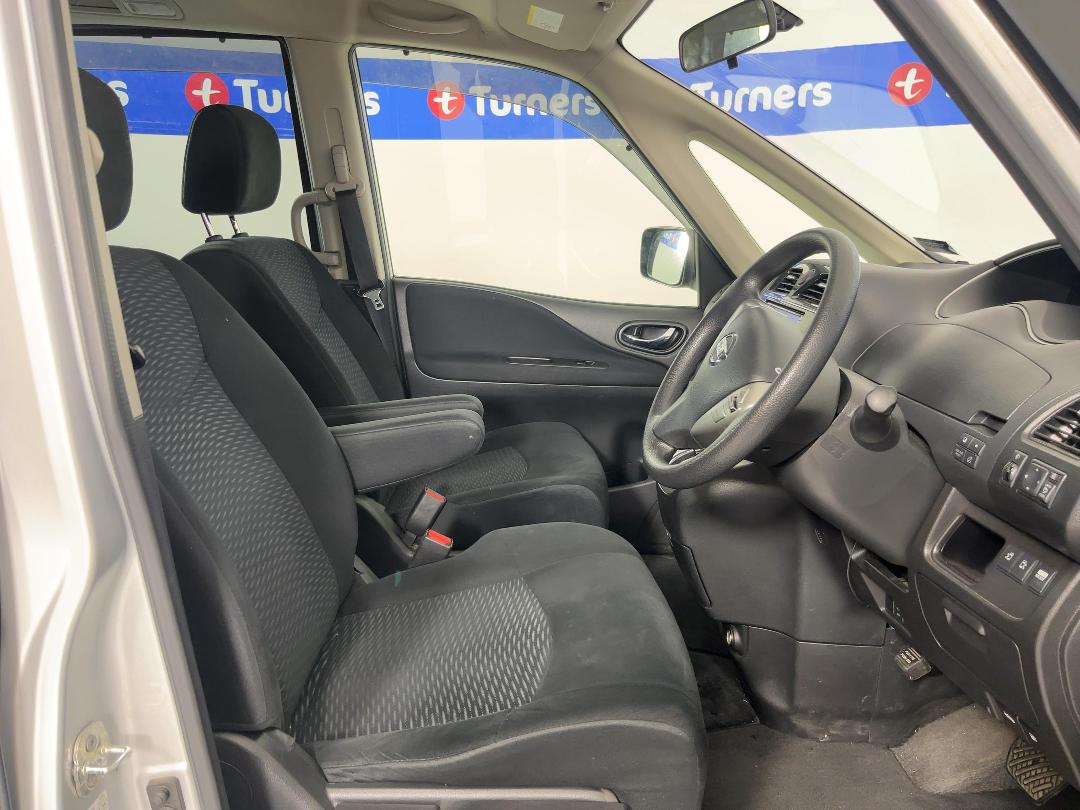 Photo '16' of Nissan Serena Photo '16' of Nissan Serena