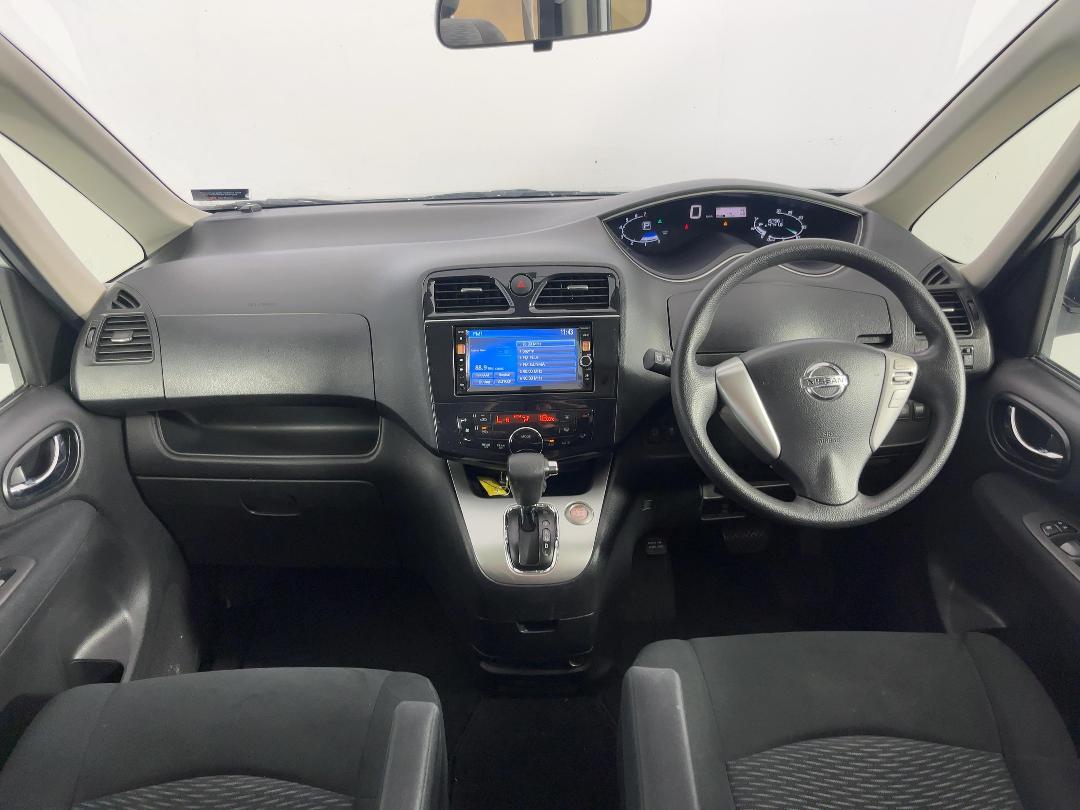 Photo '17' of Nissan Serena Photo '17' of Nissan Serena