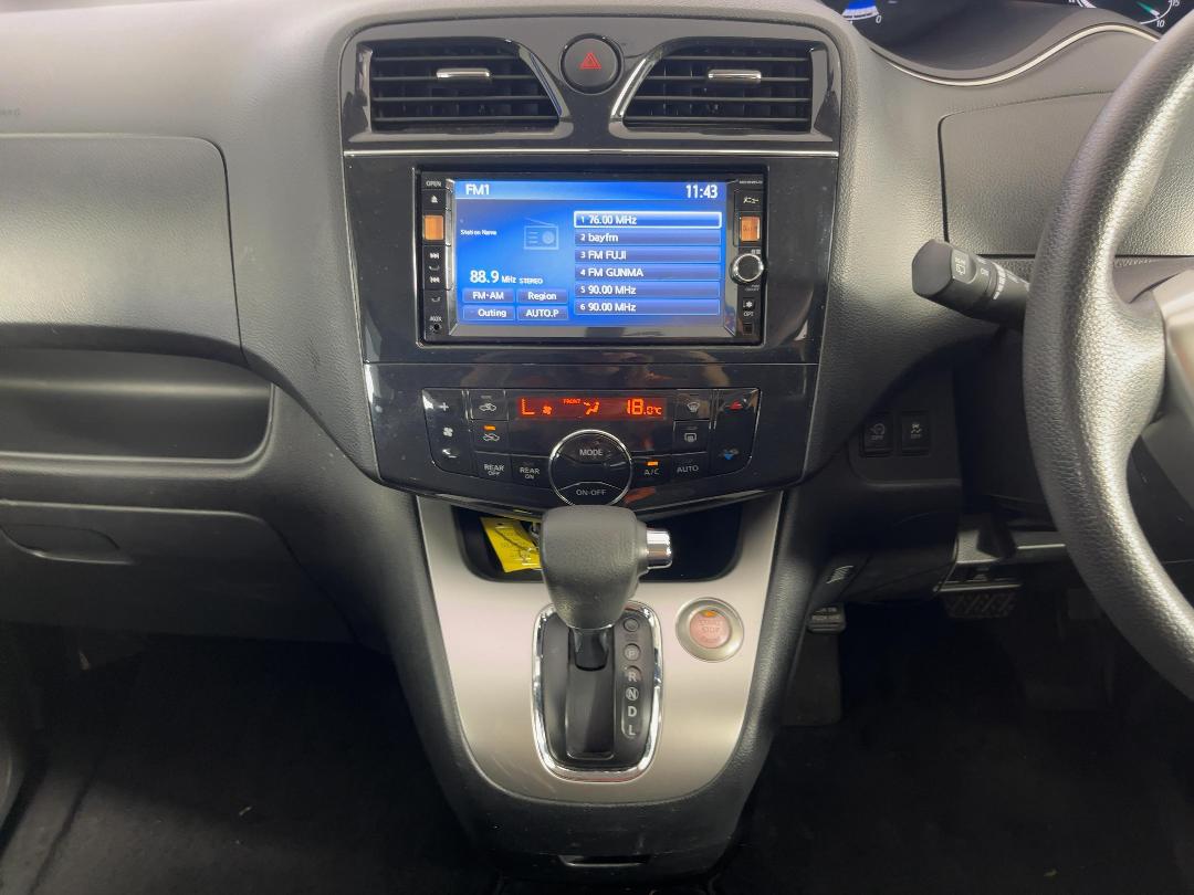 Photo '18' of Nissan Serena Photo '18' of Nissan Serena