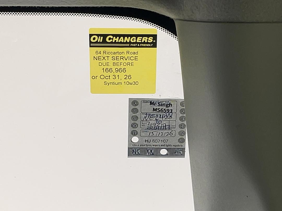 Photo '23' of Nissan Serena Photo '23' of Nissan Serena