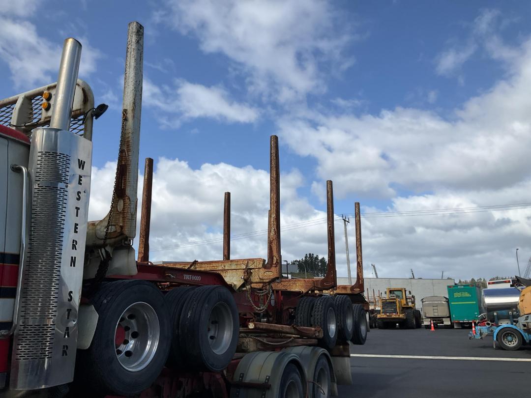 Photo '7' of PATCHELL 4SH MB Logger Trailer Full