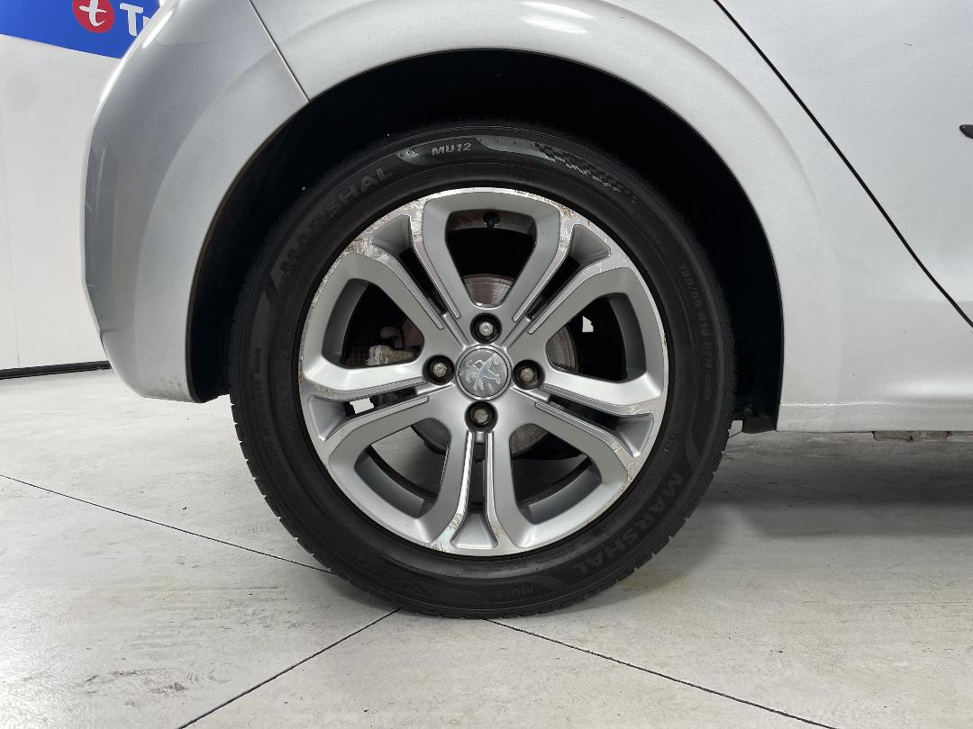 Photo '8' of Peugeot 208 Allure