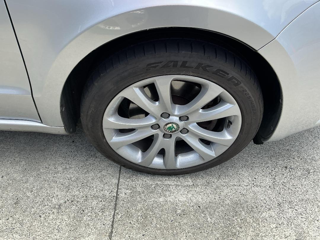 Photo '2' of Skoda Superb TSI 118 Combi Photo '2' of Skoda Superb TSI 118 Combi