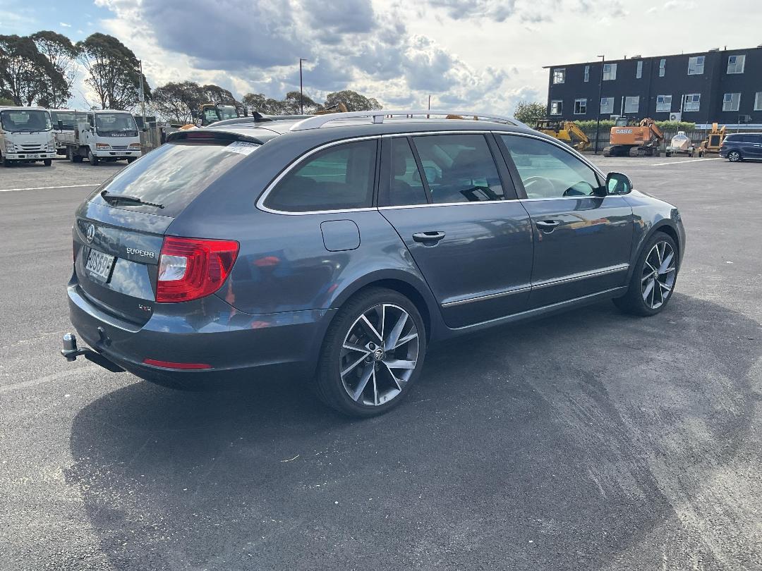 Photo '3' of Skoda Superb 125KW 4X4 Elegance W Photo '3' of Skoda Superb 125KW 4X4 Elegance W