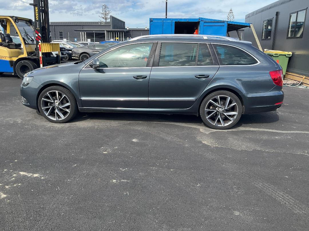 Photo '6' of Skoda Superb 125KW 4X4 Elegance W Photo '6' of Skoda Superb 125KW 4X4 Elegance W