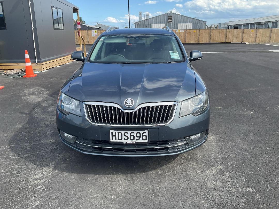 Photo '8' of Skoda Superb 125KW 4X4 Elegance W Photo '8' of Skoda Superb 125KW 4X4 Elegance W