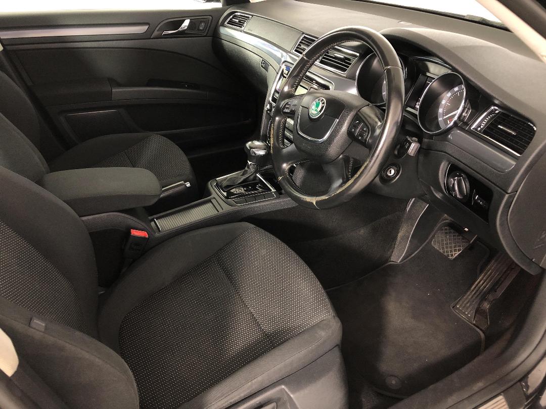 Photo '16' of Skoda Superb