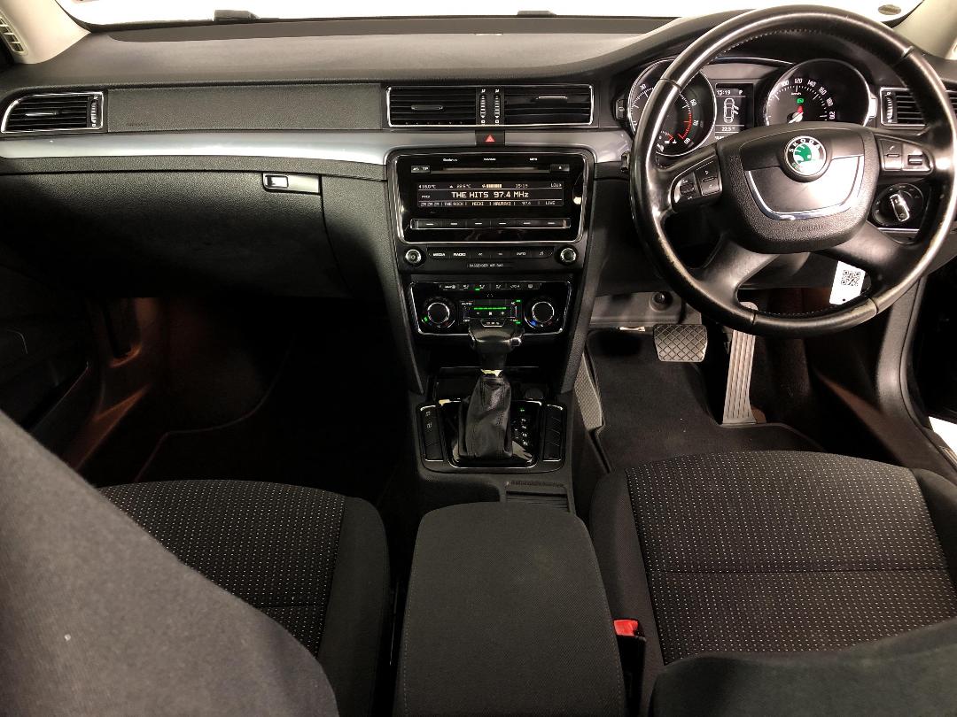 Photo '17' of Skoda Superb