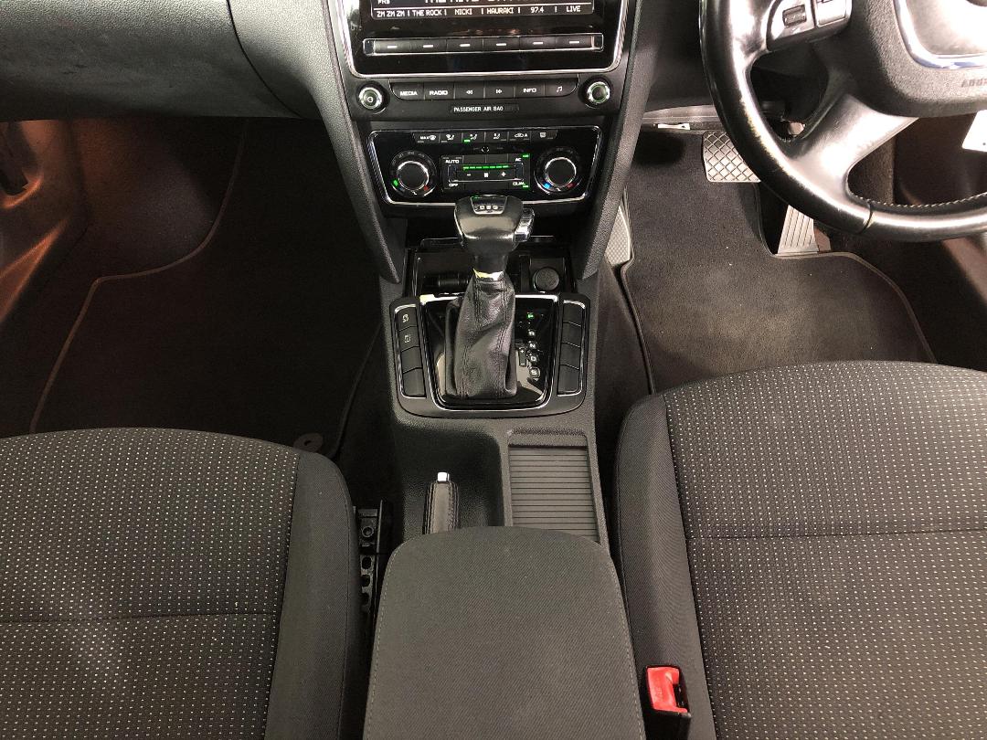 Photo '18' of Skoda Superb