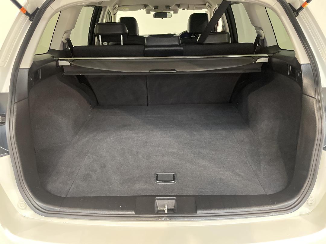 Photo '14' of Subaru Legacy