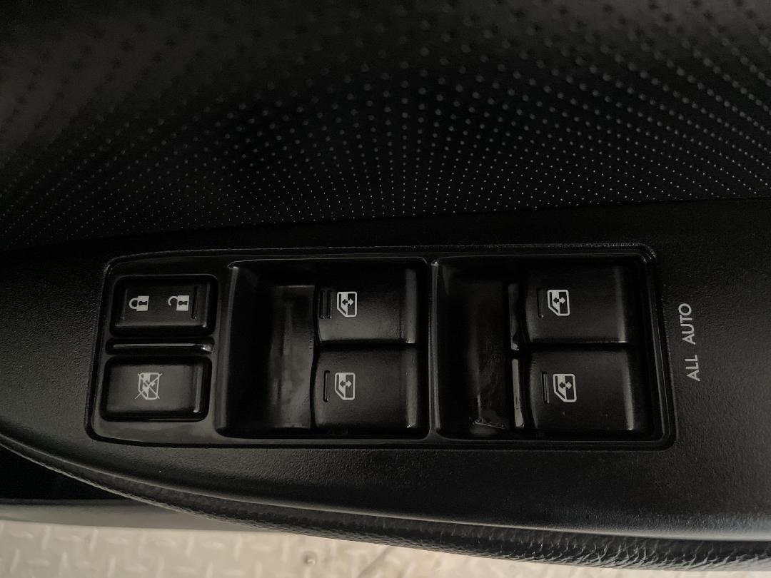 Photo '23' of Subaru Legacy