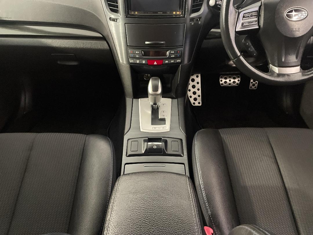 Photo '18' of Subaru Legacy