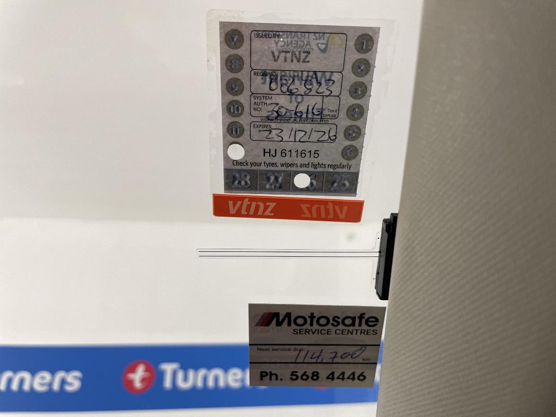 Photo '32' of Subaru Legacy