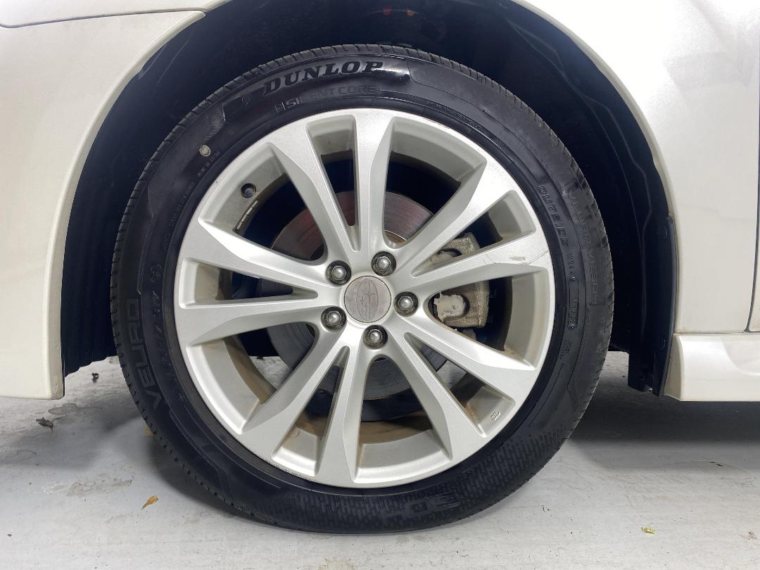 Photo '10' of Subaru Legacy