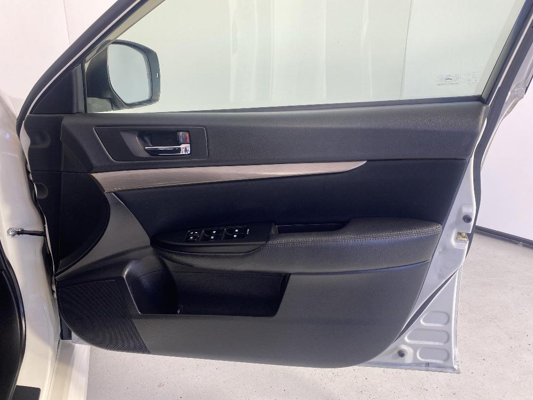 Photo '15' of Subaru Legacy