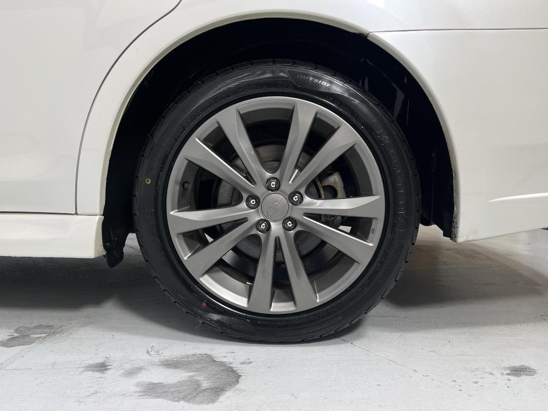 Photo '11' of Subaru Legacy