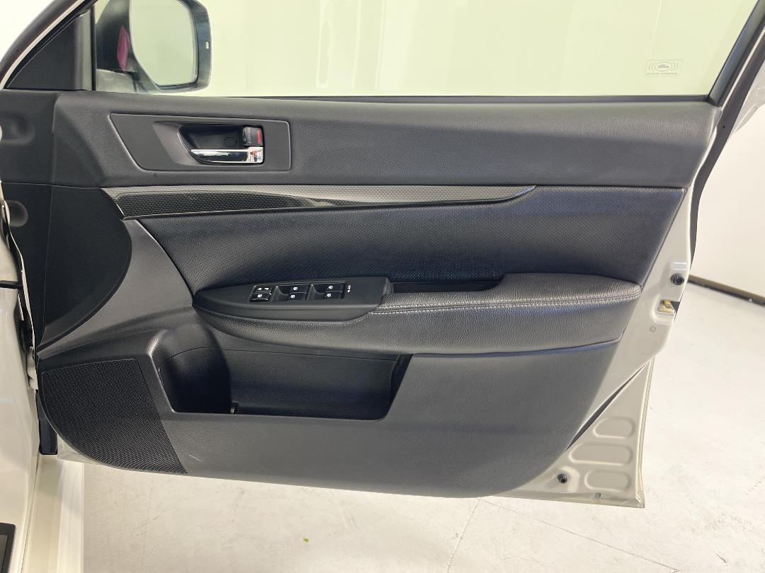 Photo '15' of Subaru Legacy