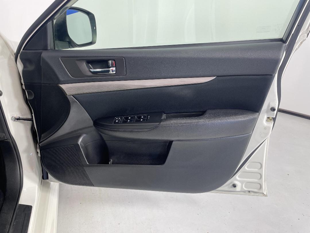 Photo '15' of Subaru Legacy