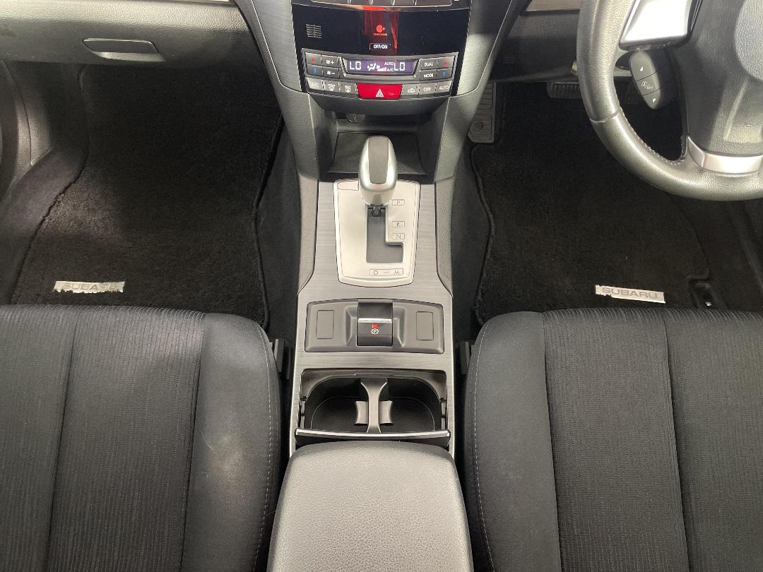 Photo '18' of Subaru Legacy