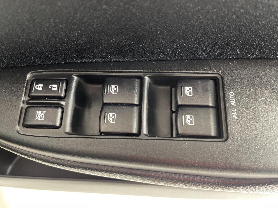 Photo '27' of Subaru Legacy