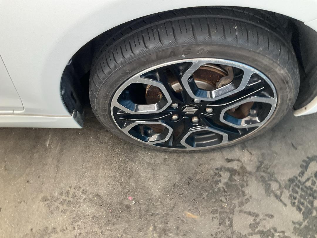 Photo '28' of Suzuki Swift