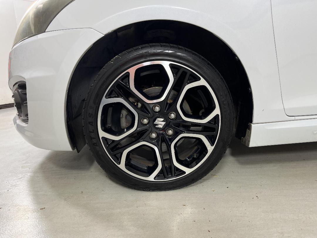 Photo '10' of Suzuki Swift