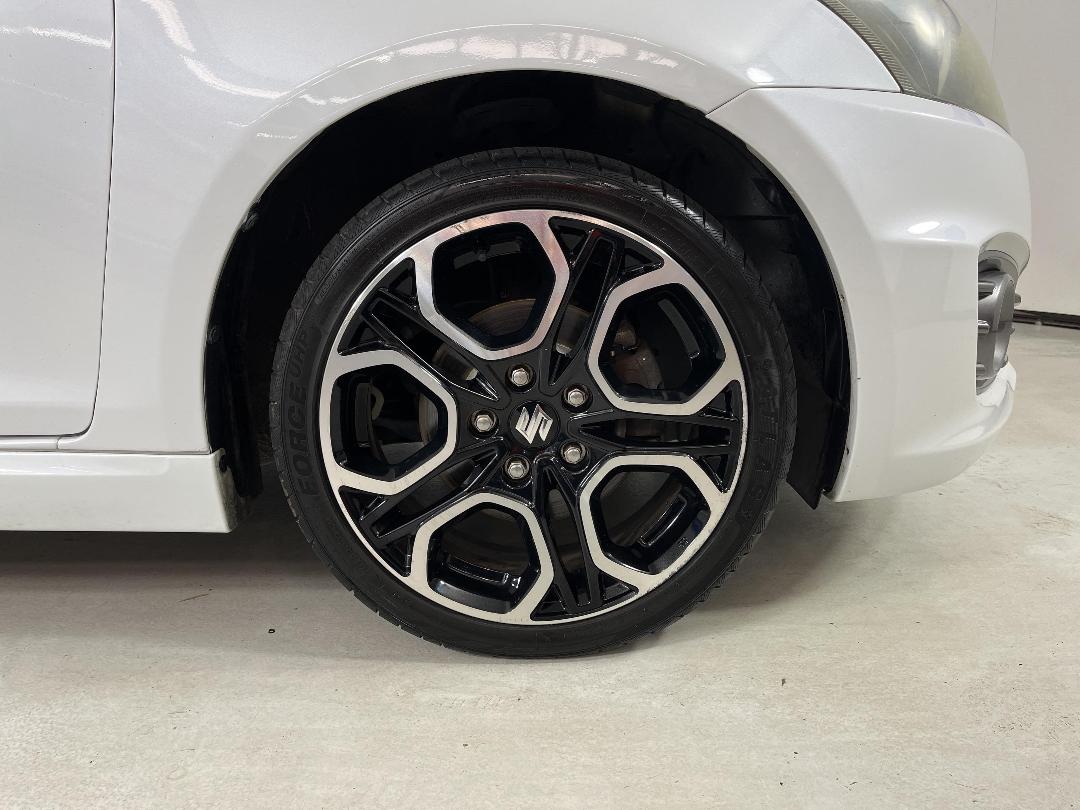 Photo '9' of Suzuki Swift