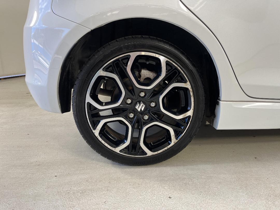 Photo '12' of Suzuki Swift