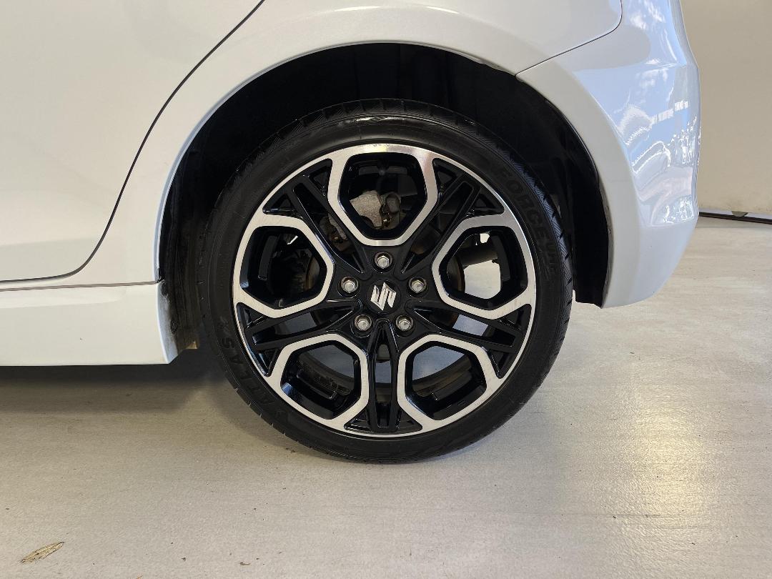 Photo '11' of Suzuki Swift