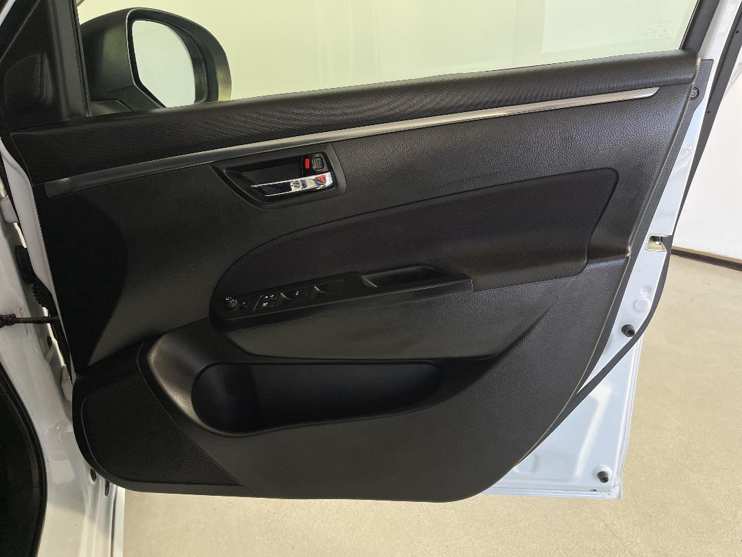 Photo '15' of Suzuki Swift