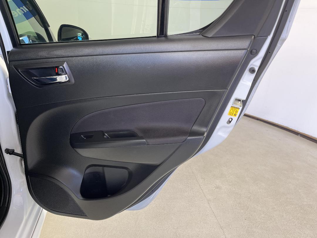 Photo '19' of Suzuki Swift